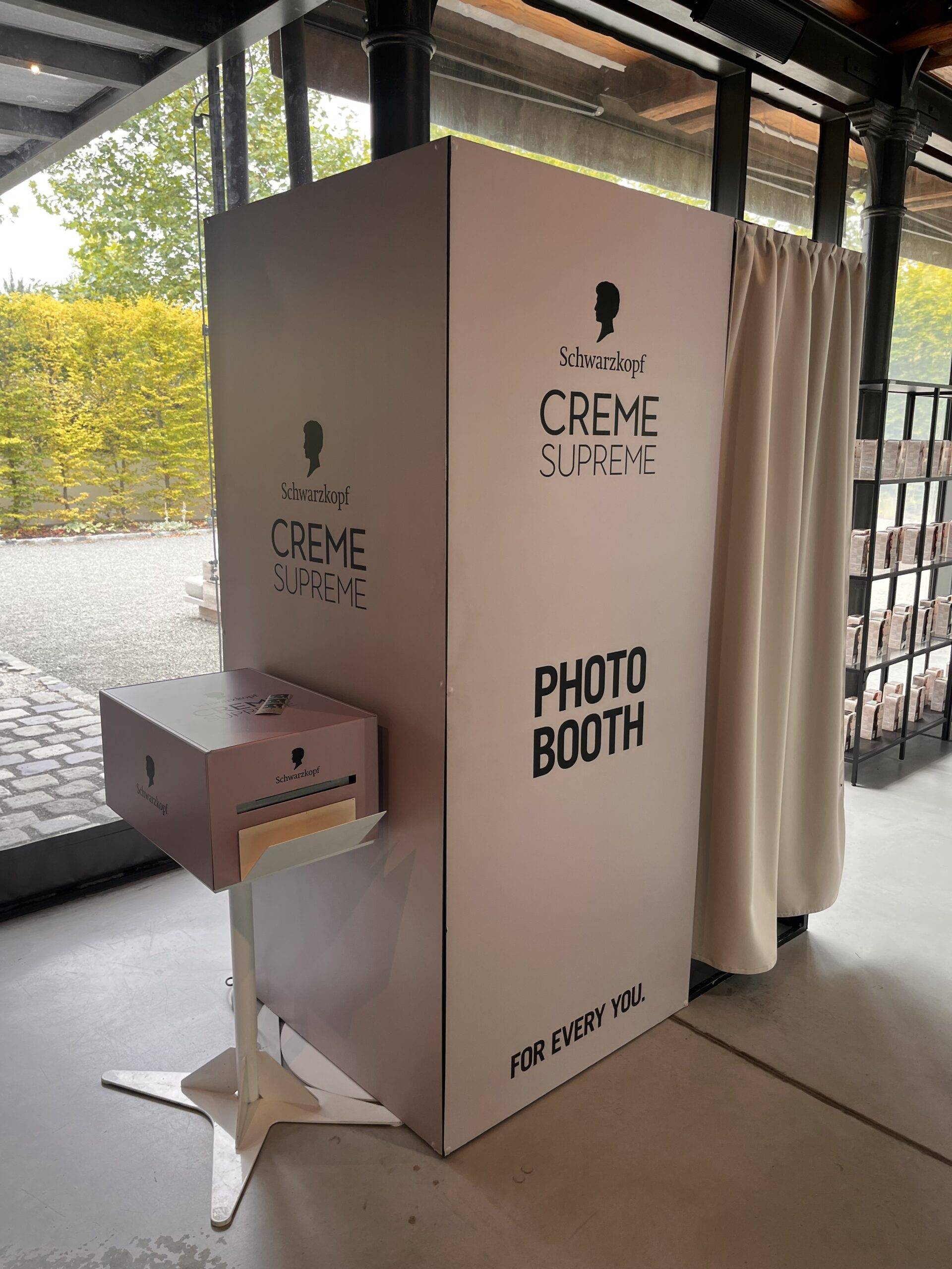 Gifie Photo Booth at a live event — photo 3