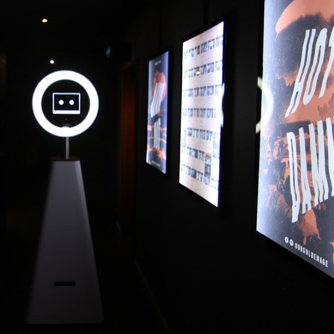 Gifie Robot at a live event — photo 5