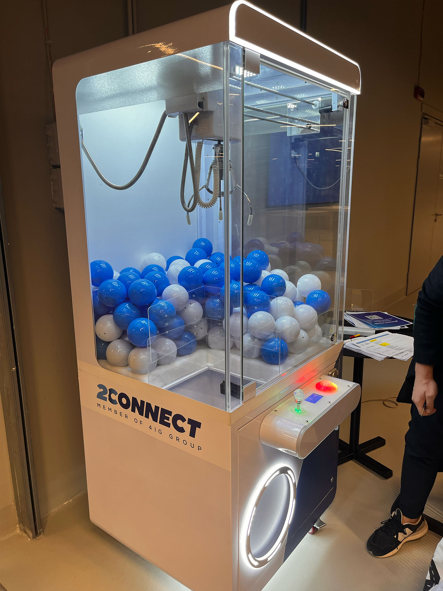 Claw Game XL at a live event — photo 2