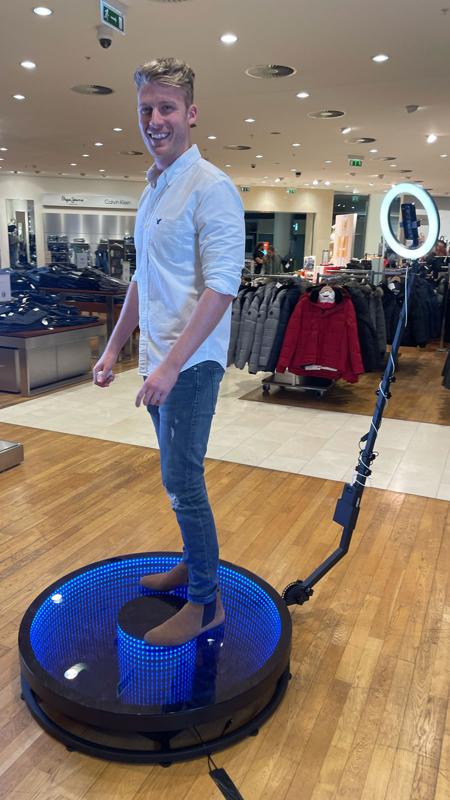 Infinity Spinner — interactive event activation by Gifie