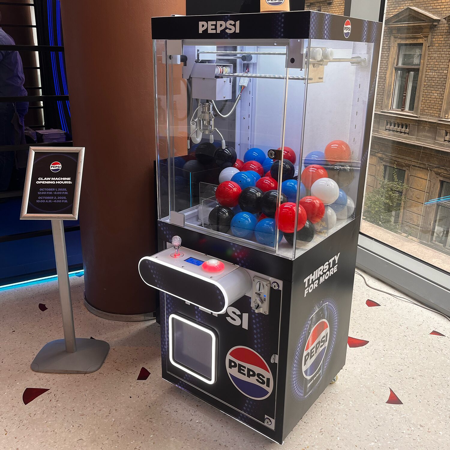 Claw Game at a live event — photo 1